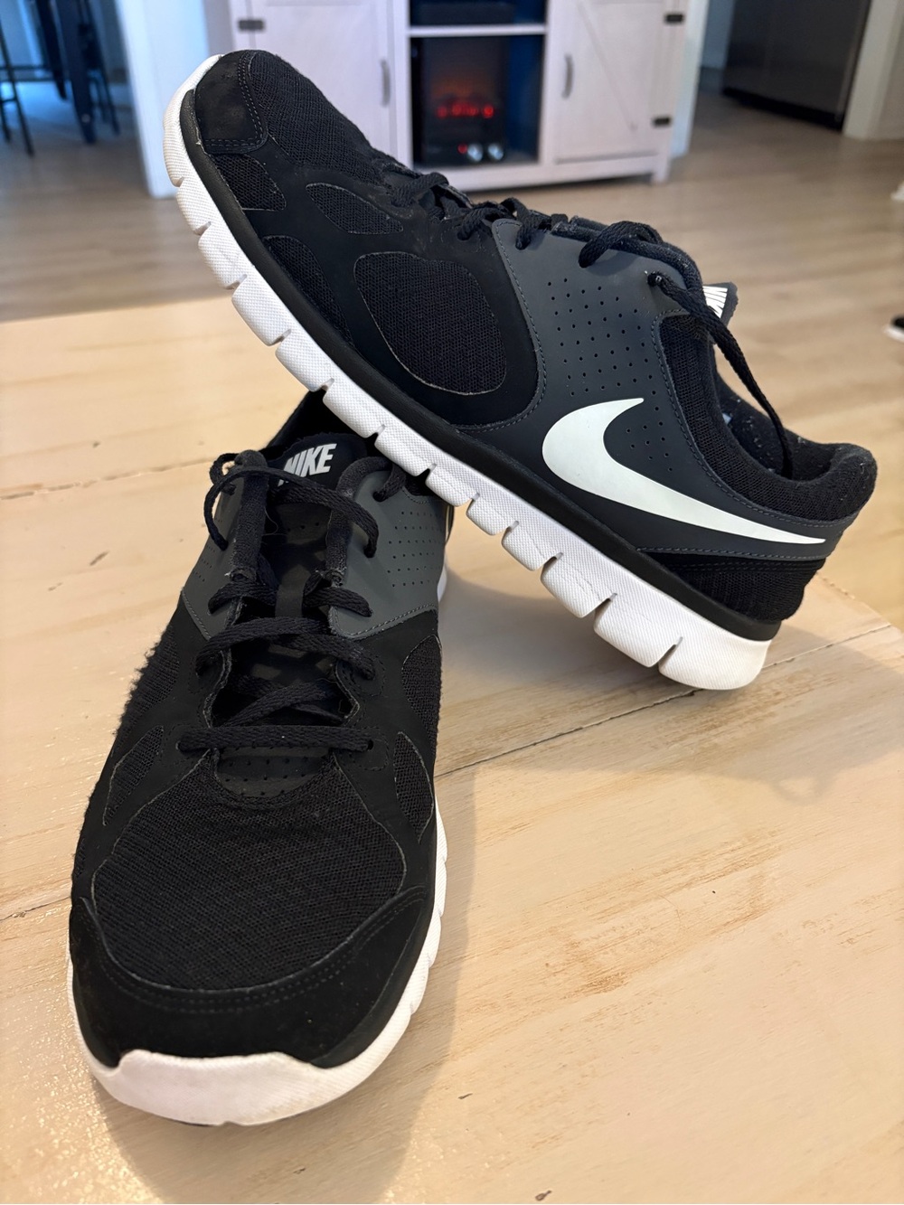 Nike Men’s Black and White Training Sneakers